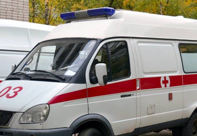 На брянской трассе автомобиль вылетел с дороги: водитель погиб