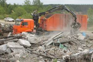 В Брянске водитель «КАМАЗа» попался на выгрузке 20 кубометров строительного мусора