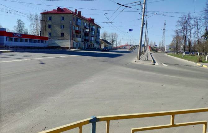В Брянске воспользовались пустынностью улиц для уборки дорог