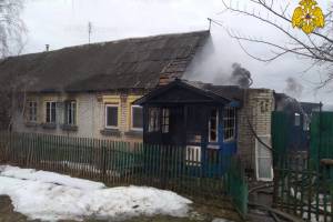 В Брянске при пожаре в доме на Песчаной пострадал человек