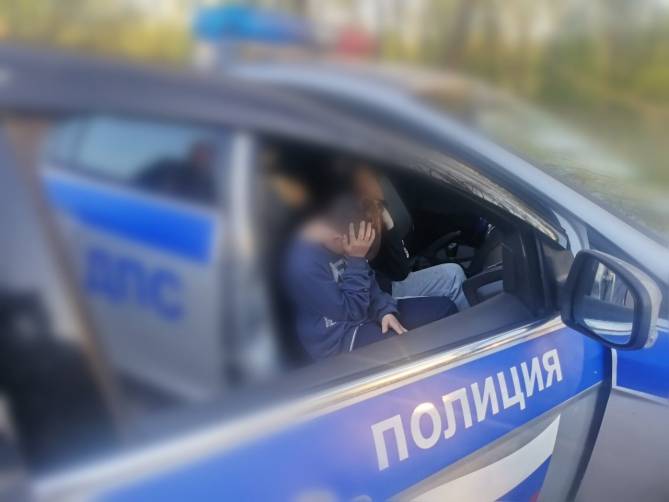 В Новозыбкове гаишники прервали поездку 11-летнего мальчика за рулем иномарки