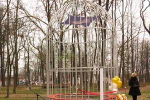 Почему памятник Чехову в Климово удался, а «поющая клетка» в Новозыбкове не совсем?
