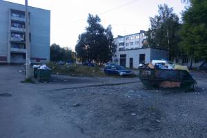Жители Брянска пожаловались на мусорный бардак на улице Энгельса