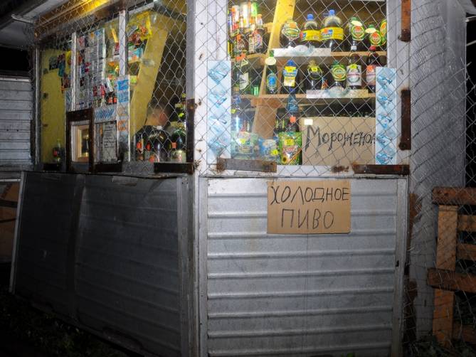 В Брянске владельца киоска оштрафовали за торговлю подозрительным пивом