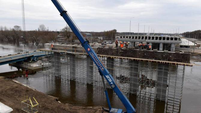 С 1 апреля строителям Славянского моста в Брянске начнут начислять штрафы