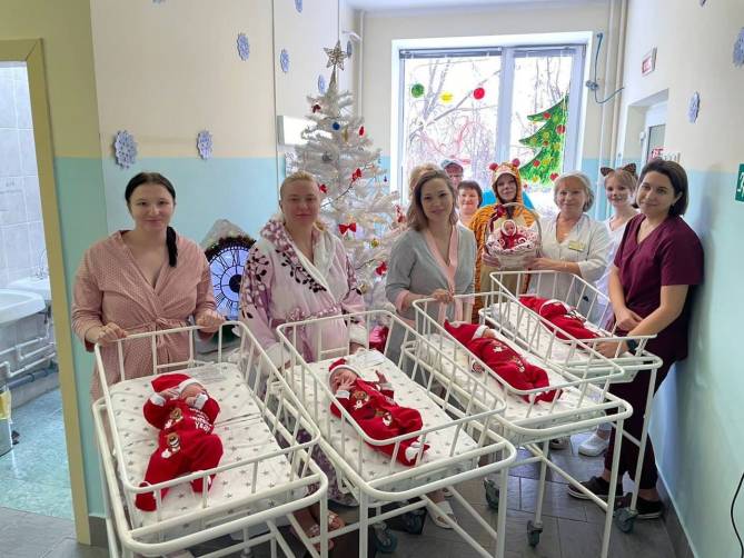 В канун Нового года в брянском роддоме родились 20 малышей