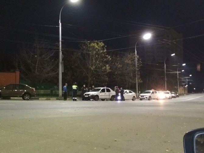 В Брянске на водителя такси напал неадекватный пассажир