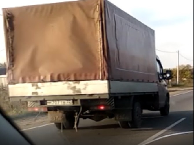 В Брянске сняли на видео лихача на грузовике