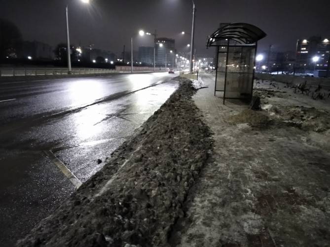 В Брянске тротуары превратились в ледяной каток