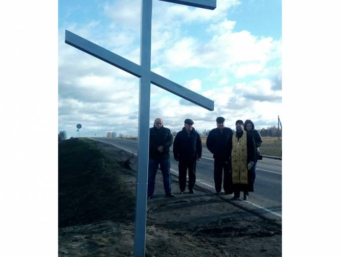 В брянском селе Плюсково освятили поклонный крест