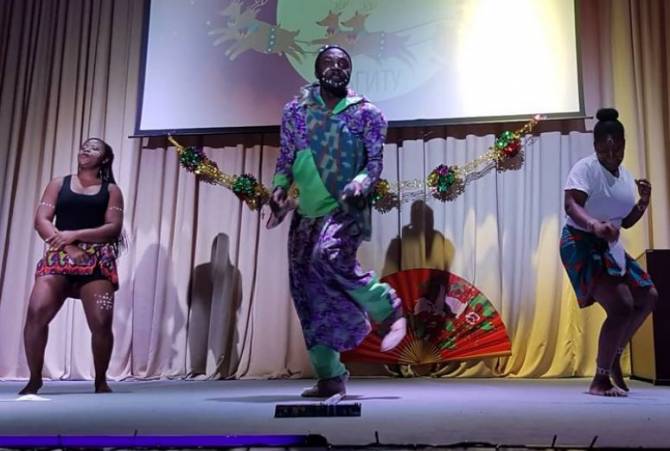 В Брянске студенты из Африки  устроили зажигательные танцы