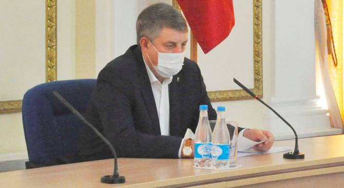 Что радует брянского губернатора: На складах есть маски и защитные костюмы