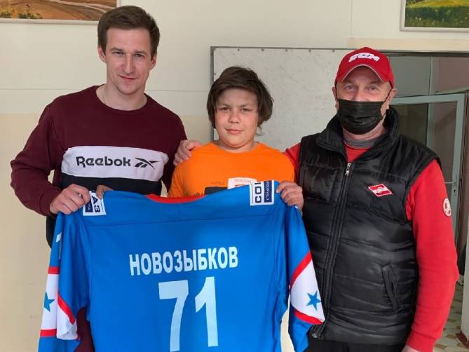 В Новозыбкове избитого школьниками подростка под защиту взяли хоккеисты