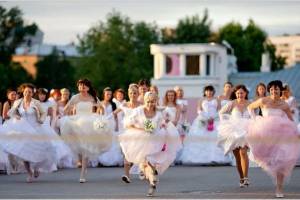 В Брянске сообщили о свадебном ажиотаже 8 августа 2020 года