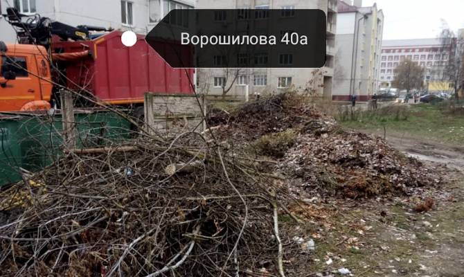 В Клинцах коммунальщики превратили мусорные площадки в свалки