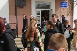 В Клинцах 19 апреля снова эвакуировали две школы