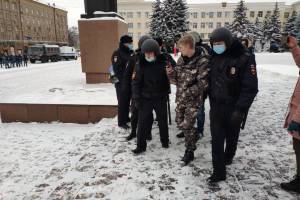 В Брянске на площади Ленина задержали парня без документов