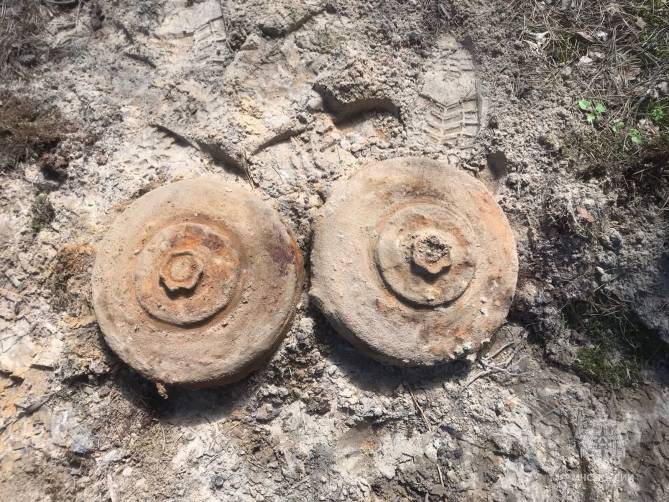 В Унечском районе нашли противотанковые мины