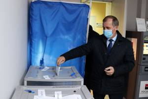 Брянский мэр Макаров сходил на выборы несмотря на рабочий день