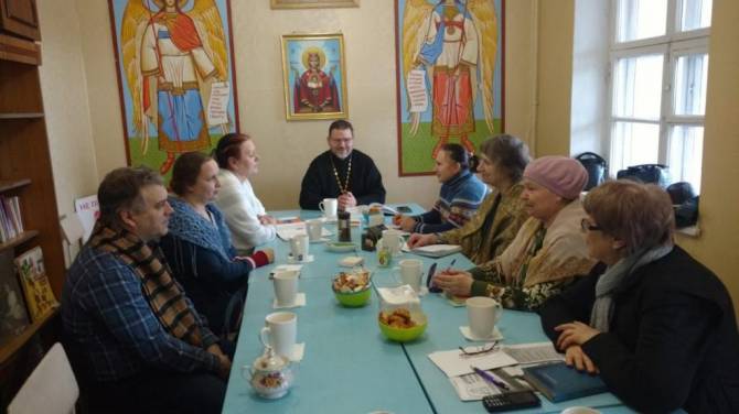 Брянцев пригласили на бесплатные курсы по избавлению от алкоголизма