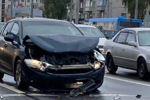 На проспекте Московском возле остановки «Брянск-II» разбились две легковушки