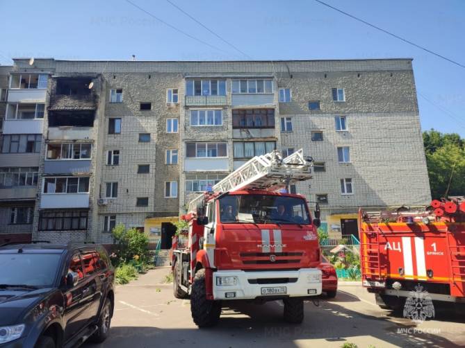 В Брянске тушили пожар в многоэтажке по улице Советская