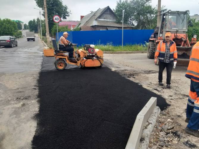 В Дятьково журналисты заставили чиновников переделать ремонт дороги