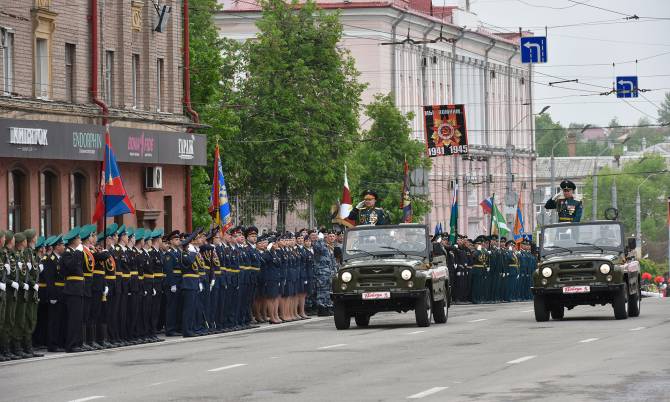 В Брянске на День Победы ограничат движение и парковку