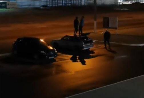 В Брянске сняли на видео танцы на крыше легковушки