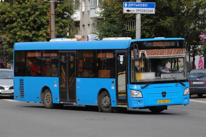 В Брянске на маршруте №179д добавили второй автобус