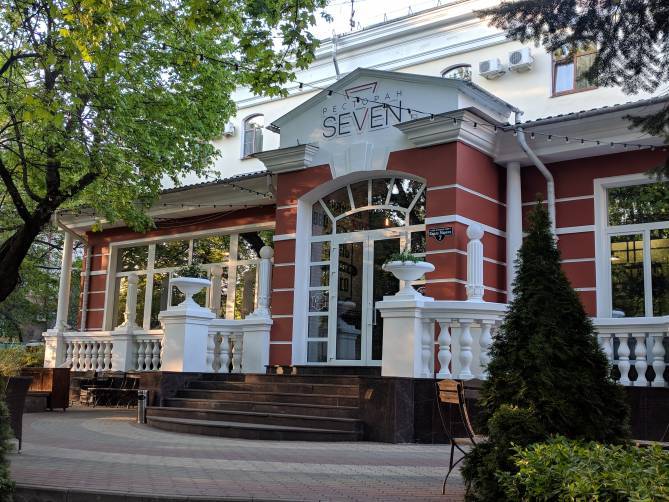 В Брянске продлили запрет на работу кафе, ресторанов и баров