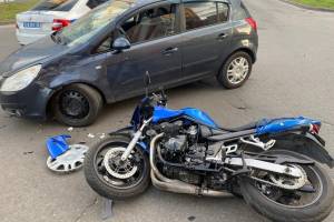 В Брянске женщина на Opel сбила 24-летнего мотоциклиста
