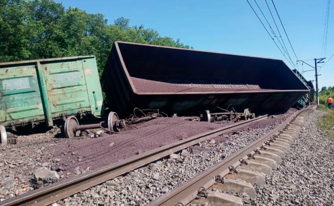 Из-за аварии под Тулой поезда временно пустили через Брянск