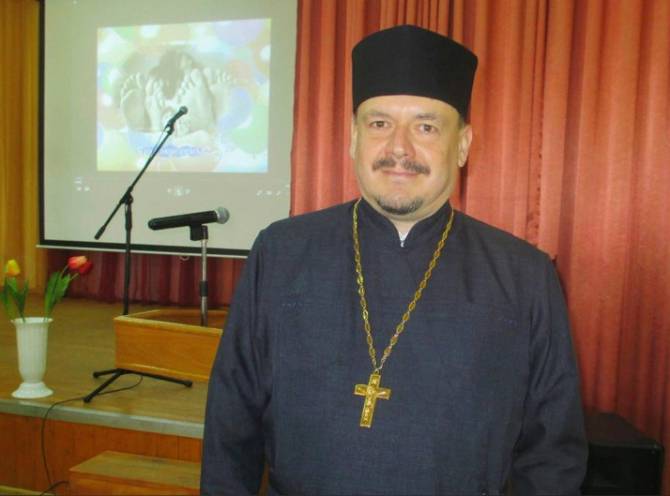 Брянского священника лишили сана за переход в Православную Церковь Украины