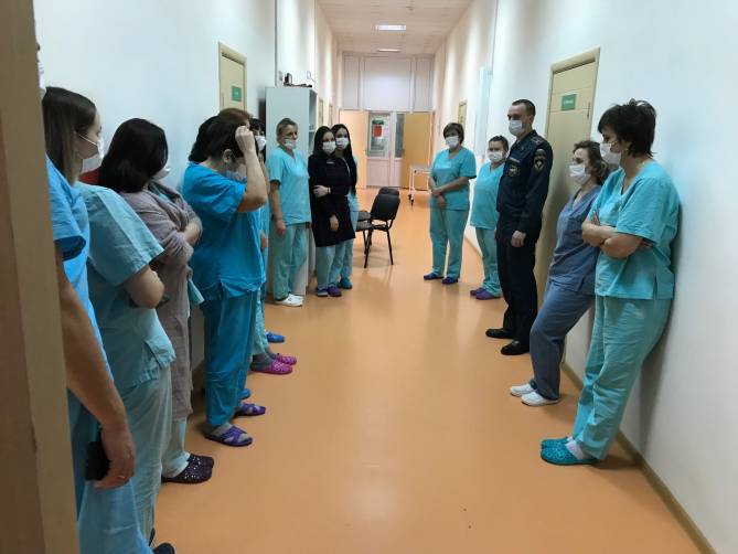 В Унече эвакуировали 16 работников больницы