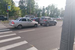 В Брянске на проспекте Московском Priora протаранила Hyundai