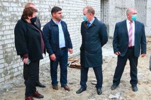В Брянске мэр призвал разумно расходовать деньги при строительстве бассейна
