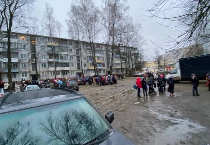 В Брянске массово эвакуировали школы