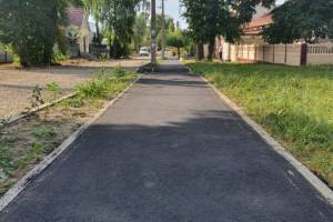 В Брянске на улице Тельмана асфальтируют тротуары
