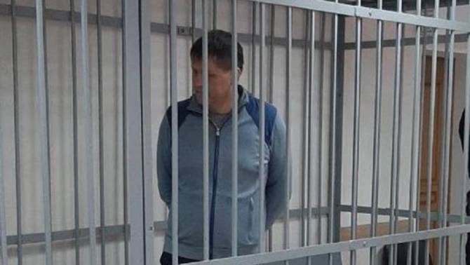 В Дятьково суд сократил депутату-педофилу срок заключения на три месяца