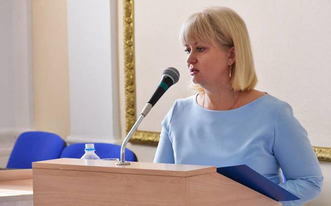 Брянская чиновница Кулешова из-за COVID-19 оставила детей без занятий 