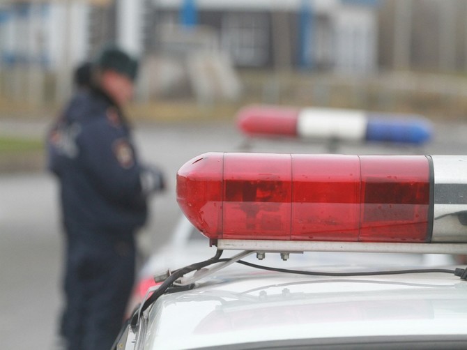 В Брянске объявили в розыск сбившего женщину с ребенком водителя Джипа