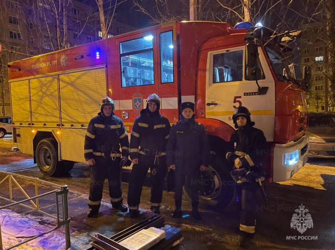 12 человек за одну ночь спасли брянские огнеборцы