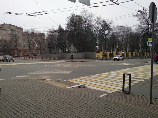 В Брянске испарился «диагональный» пешеходный переход возле ЦУМа