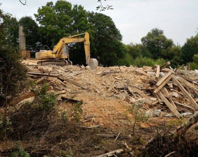Суд обязал брянскую бизнес-леди восстановить разрушенный особняк Баженова
