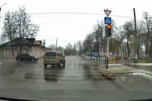 В Новозыбкове по записи видеорегистратора выписали штраф лихачу на «Ларгусе» 