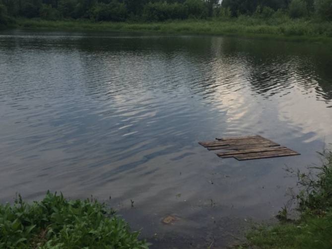 В Суземке пограничники спасли тонувшего в озере мужчину