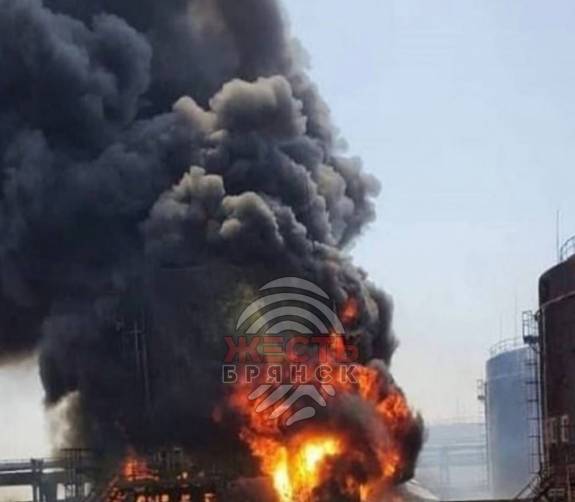 В Суражском районе локализовали крупный пожар на складе нефтепродуктов