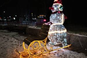 Брянцев на Курган Бессмертия встретил снеговик с санями
