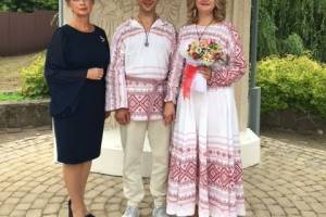 В Рогнедино молодожены устроили свадьбу в русском стиле